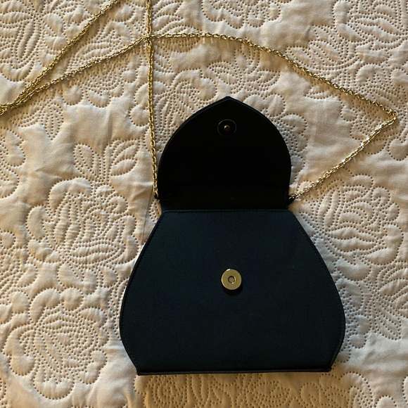 Vintage black clutch/crossbody with golden chain - Picture 2 of 14